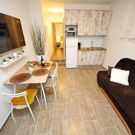 Appartement Gabi 3 *